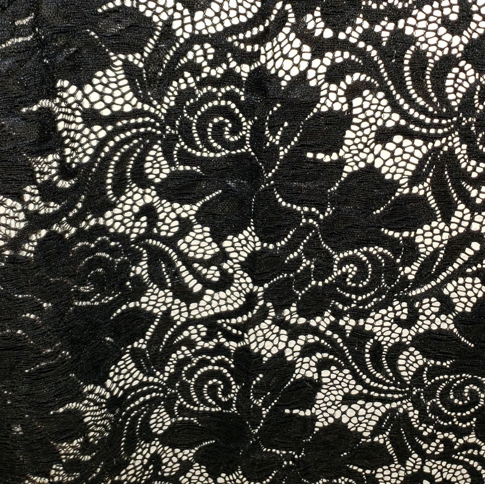 Torrid NWT Black Lace Wrap Skirt, size 3 - Picture 3 of 6